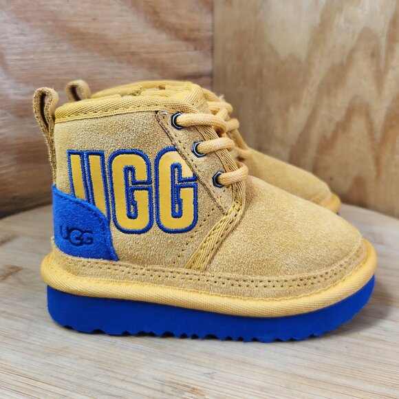 UGG Neumel Graphic Outline Suede Boots Ugg Logo Boots Kids Boys Size 6 - Picture 1 of 9